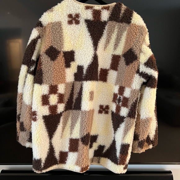 Aritzia Sherpa Jacket for sale, size small, barely worn - Picture 2 of 3